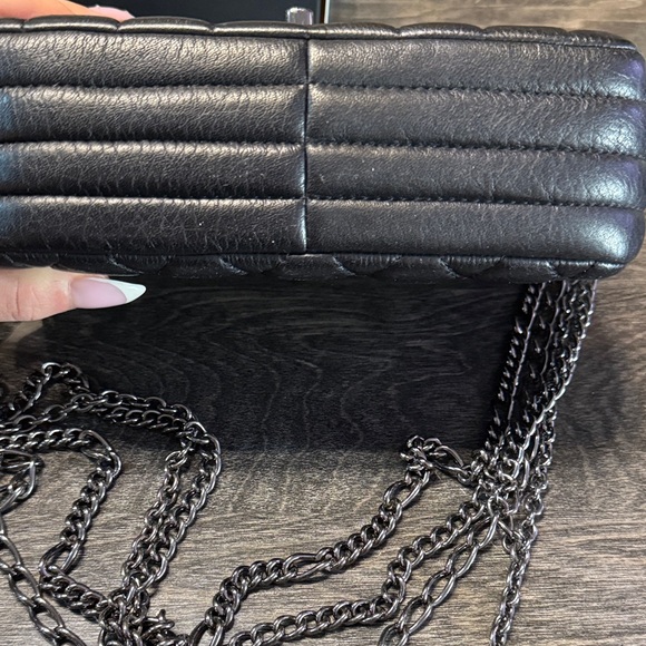 Designer-inspired Black Quilted Leather Chain Bag - Picture 4 of 7
